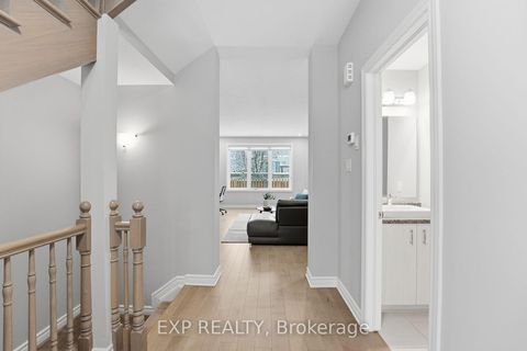 Photo 5 at 118 Discovery Crescent, Stittsville (North), Stittsville