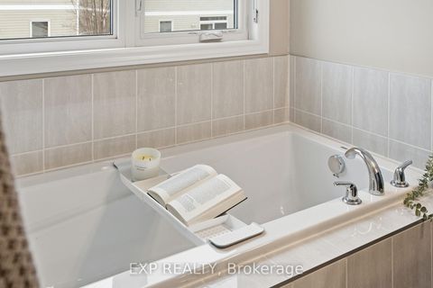 Photo 31 at 118 Discovery Crescent, Stittsville (North), Stittsville