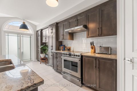 Photo 11 at 568 Voie Du Pin Rouge Way, Mer Bleue/Bradley Estates/Anderson Park, Orleans