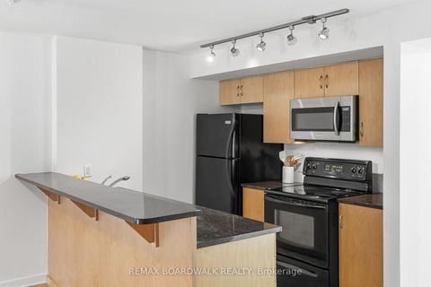 Photo 13 at 908 - 138 Somerset Street W, Ottawa Centre/Golden Triangle, Ottawa Centre