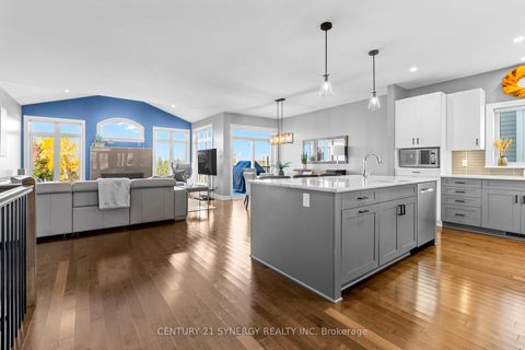 Photo 4 at 579 Baie-Des-Castors Street, Camelot, Orleans