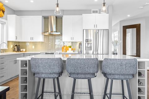 Photo 10 at 579 Baie-Des-Castors Street, Camelot, Orleans