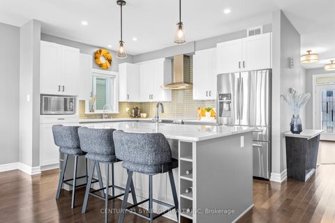 Photo 11 at 579 Baie-Des-Castors Street, Camelot, Orleans