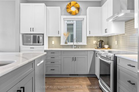 Photo 13 at 579 Baie-Des-Castors Street, Camelot, Orleans