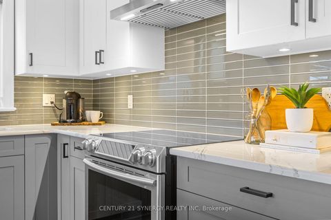 Photo 14 at 579 Baie-Des-Castors Street, Camelot, Orleans