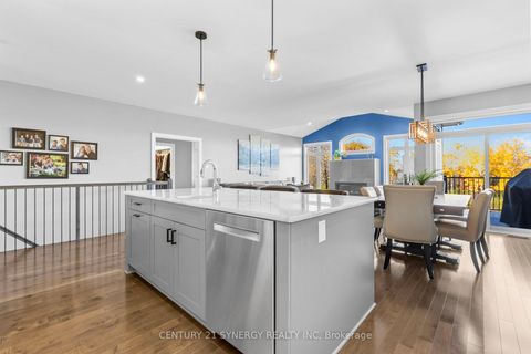 Photo 15 at 579 Baie-Des-Castors Street, Camelot, Orleans