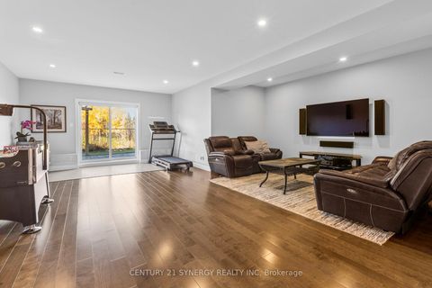 Photo 30 at 579 Baie-Des-Castors Street, Camelot, Orleans