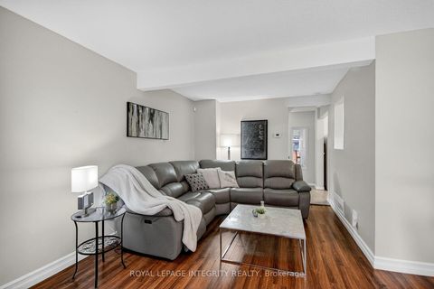 Photo 4 at 36 - 1867 Simard Drive, Chateauneuf, Orleans