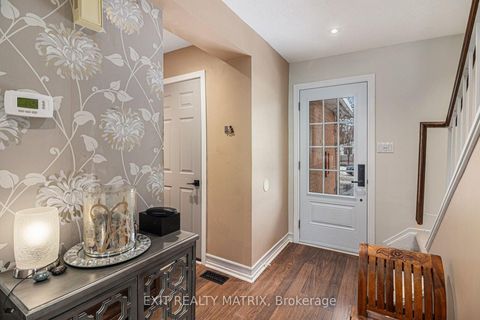 Photo 5 at 813 Clearcrest Crescent, Fallingbrook/Ridgemount, Orleans