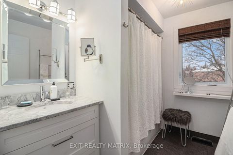 Photo 15 at 813 Clearcrest Crescent, Fallingbrook/Ridgemount, Orleans