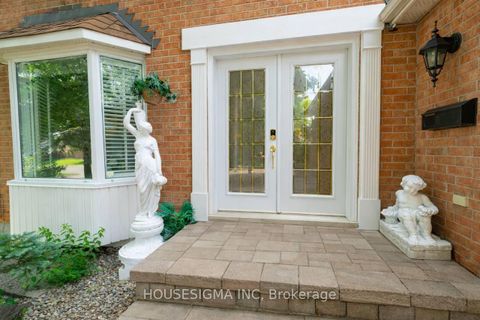 Photo 3 at 566 Falwyn Crescent, Fallingbrook/Ridgemount, Orleans