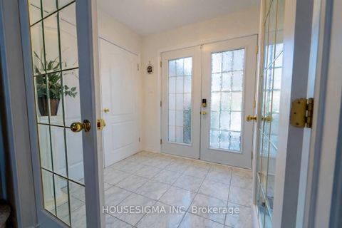 Photo 4 at 566 Falwyn Crescent, Fallingbrook/Ridgemount, Orleans