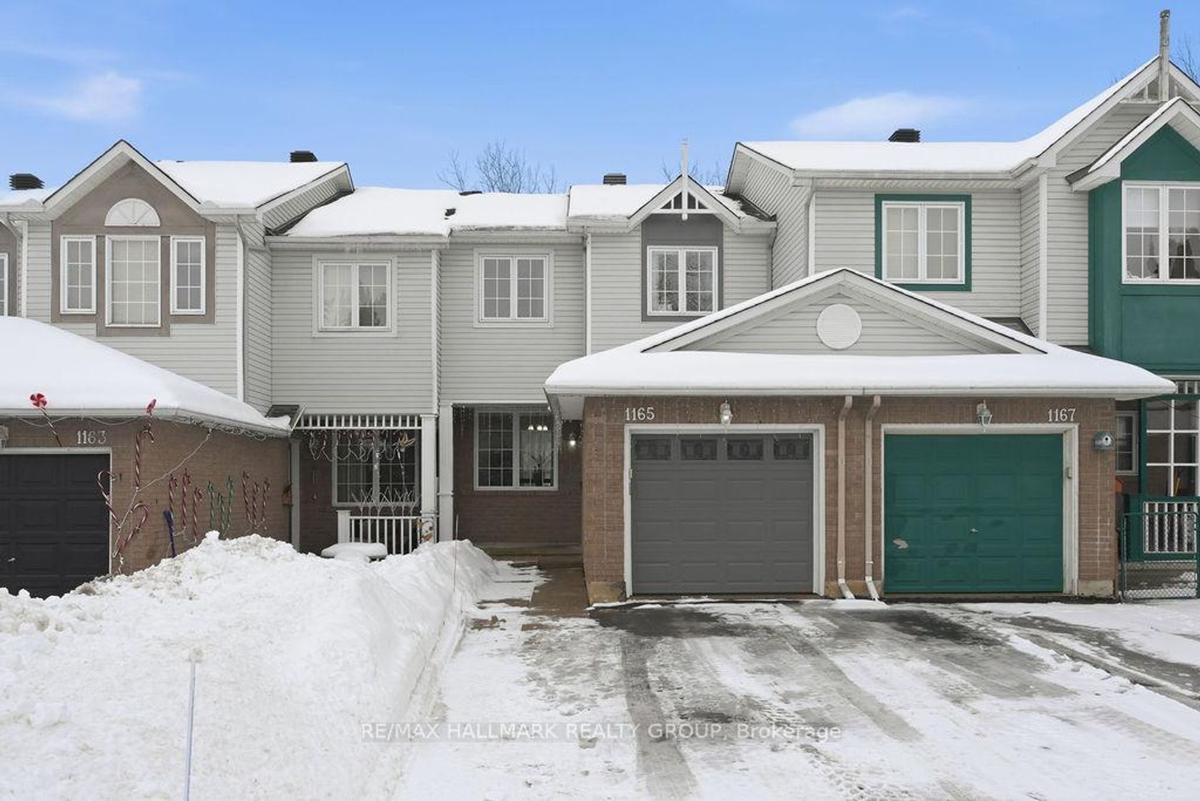 1165 Falconcrest Court, Chatelaine Village, Orleans 2