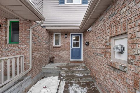 Photo 3 at 59 Birchbank Crescent, Bridlewood, Kanata