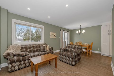 Photo 7 at 59 Birchbank Crescent, Bridlewood, Kanata