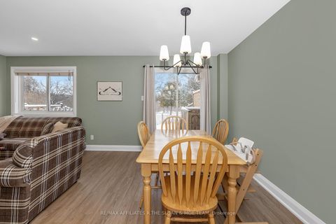 Photo 11 at 59 Birchbank Crescent, Bridlewood, Kanata