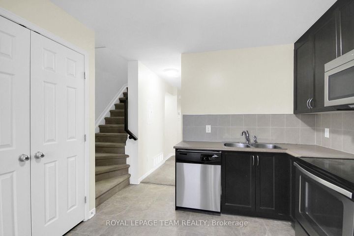 Photo 5 at 41 - 204 Shanly Private, Nepean (Stonebridge), Ottawa