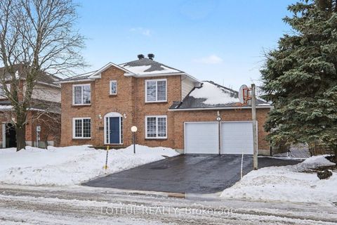 Photo 1 at 4 Spindle Way, Stittsville (South), Stittsville