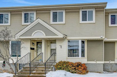 Photo 1 at 47 Mcdermot Court, Katimavik, Kanata
