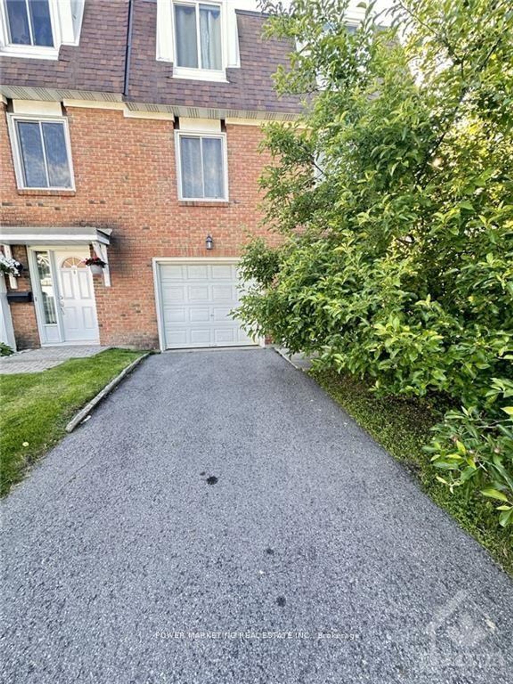 1833 AXMINSTER Court, Convent Glen South, Orleans 2