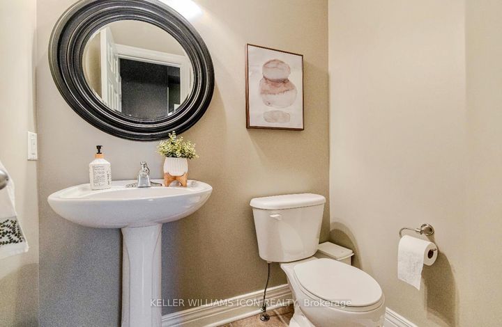 Photo 3 at 40 Huntcliff Place, Nepean (Strandherd), Ottawa