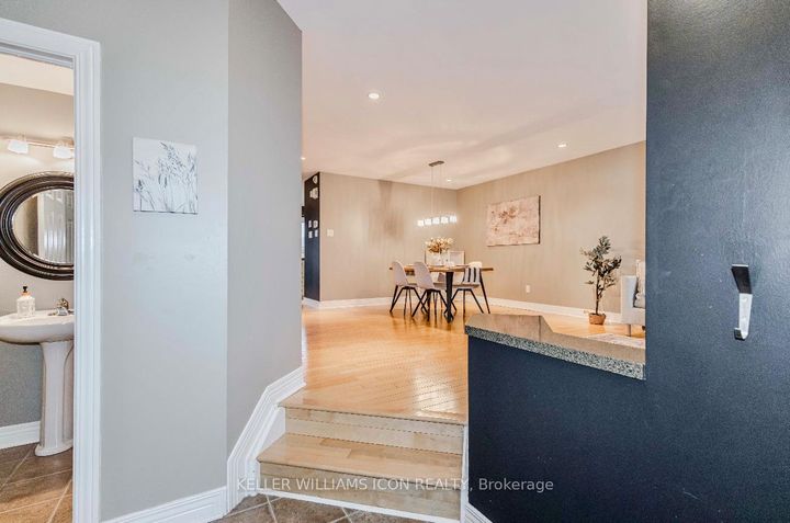 Photo 4 at 40 Huntcliff Place, Nepean (Strandherd), Ottawa