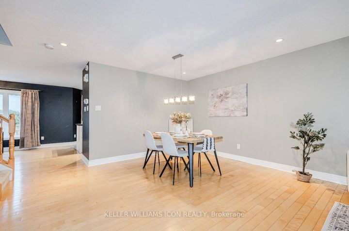 Photo 9 at 40 Huntcliff Place, Nepean (Strandherd), Ottawa