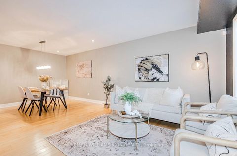 Photo 8 at 40 Huntcliff Place, Nepean (Strandherd), Ottawa