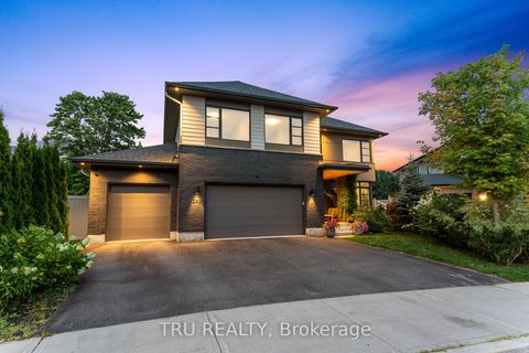 Photo 1 at 250 Sunnyridge Crescent, Emerald Meadows/Trailwest, Kanata