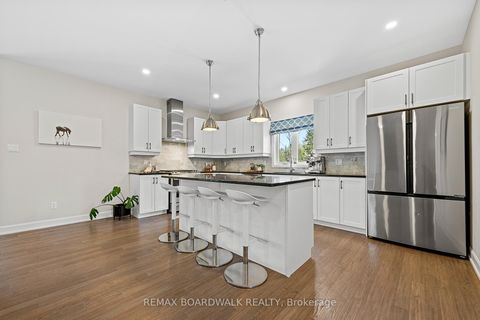 Photo 3 at 400 Cinnamon Crescent, Fitzroy Ward (South West), Carp