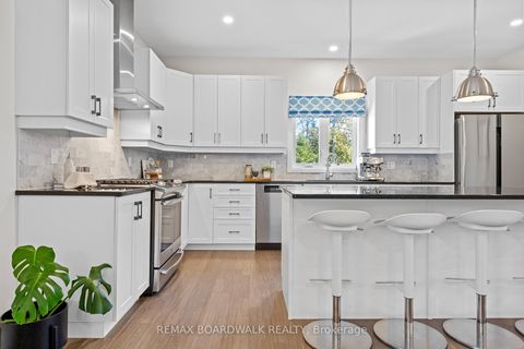 Photo 5 at 400 Cinnamon Crescent, Fitzroy Ward (South West), Carp