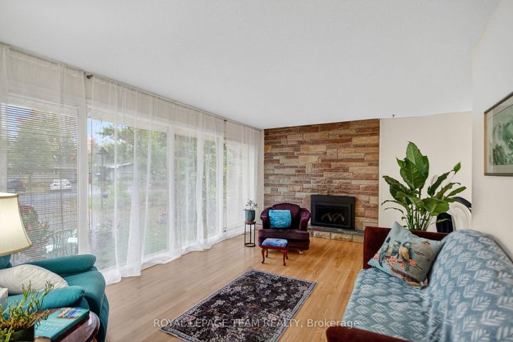 Photo 3 at 46 Quinpool Crescent, Nepean (Arbeatha Park), Ottawa