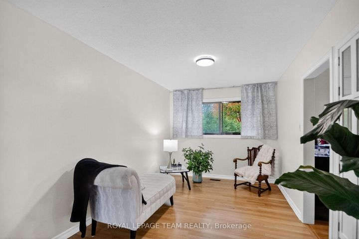 Photo 6 at 46 Quinpool Crescent, Nepean (Arbeatha Park), Ottawa