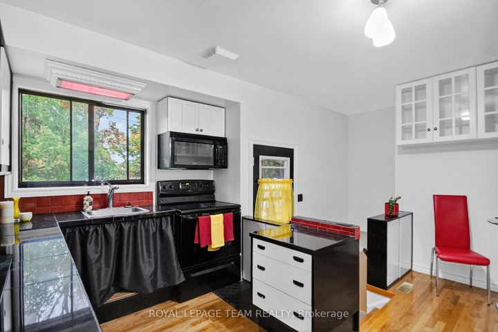 Photo 8 at 46 Quinpool Crescent, Nepean (Arbeatha Park), Ottawa