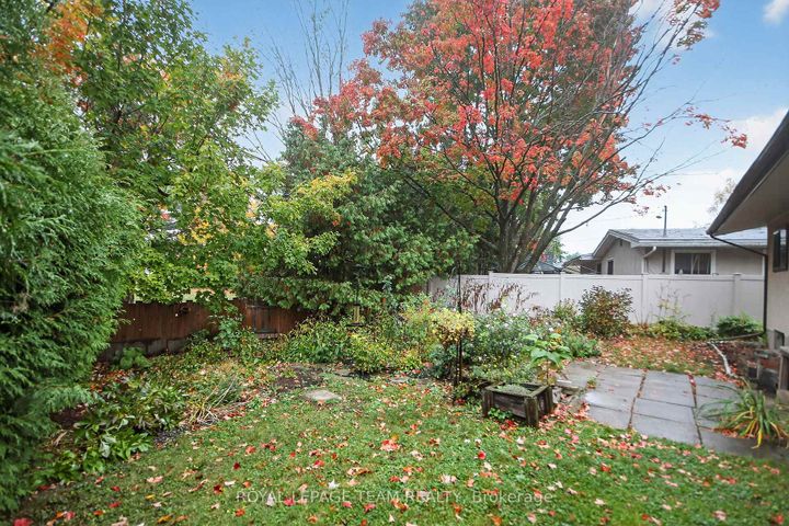 Photo 27 at 46 Quinpool Crescent, Nepean (Arbeatha Park), Ottawa