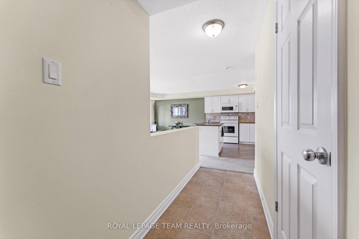 Photo 6 at 8 - 575 STONEFIELD Private, Nepean (Barrhaven East), Ottawa