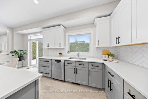 Photo 16 at 32 Eliza Crescent, Stittsville (South), Stittsville