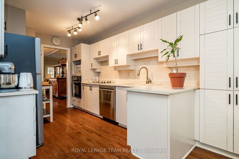 Photo 12 at 13 - 25 Pine Needles Court, Stittsville (Central), Stittsville