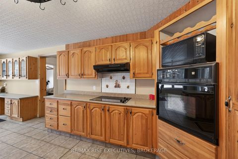 Photo 10 at 8 New Street, Rideau Lakes (Newboro) Twp, Rideau Lakes