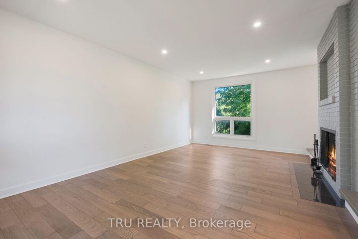 Photo 9 at 12 Apache Crescent, Nepean (City View/Skyline/Fisher Heights/Parkwood Hills), Ottawa