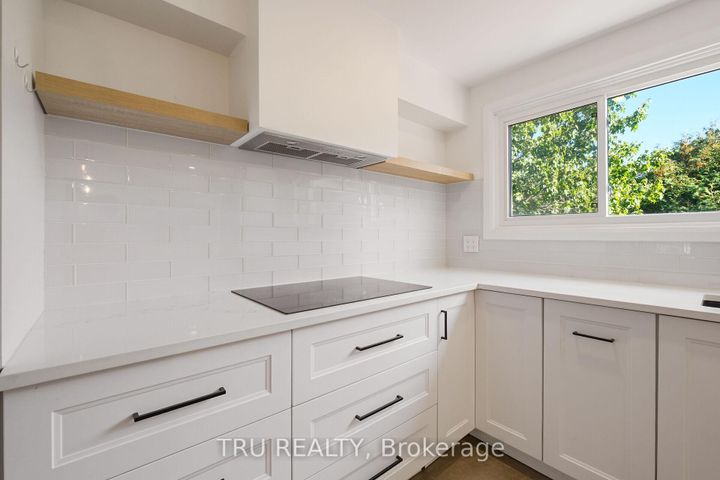 Photo 14 at 12 Apache Crescent, Nepean (City View/Skyline/Fisher Heights/Parkwood Hills), Ottawa