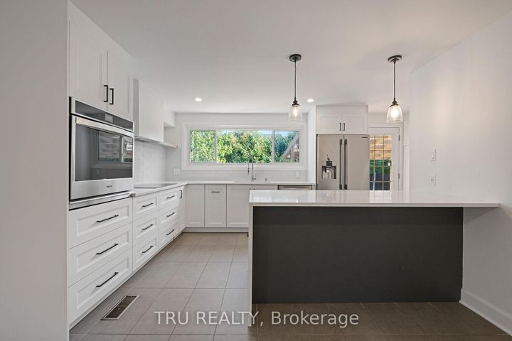 Photo 17 at 12 Apache Crescent, Nepean (City View/Skyline/Fisher Heights/Parkwood Hills), Ottawa