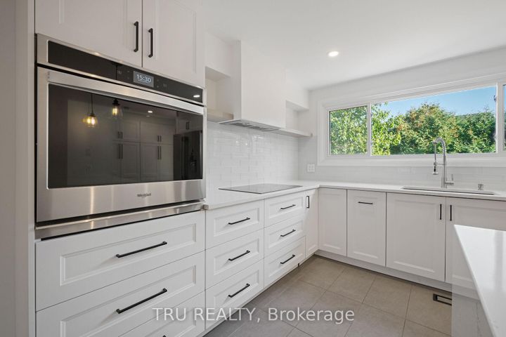 Photo 18 at 12 Apache Crescent, Nepean (City View/Skyline/Fisher Heights/Parkwood Hills), Ottawa