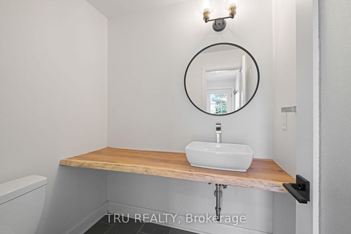 Photo 20 at 12 Apache Crescent, Nepean (City View/Skyline/Fisher Heights/Parkwood Hills), Ottawa