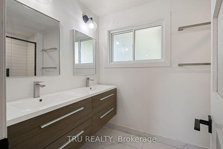 Photo 31 at 12 Apache Crescent, Nepean (City View/Skyline/Fisher Heights/Parkwood Hills), Ottawa