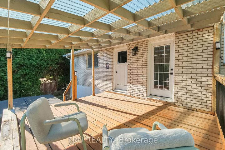 Photo 39 at 12 Apache Crescent, Nepean (City View/Skyline/Fisher Heights/Parkwood Hills), Ottawa