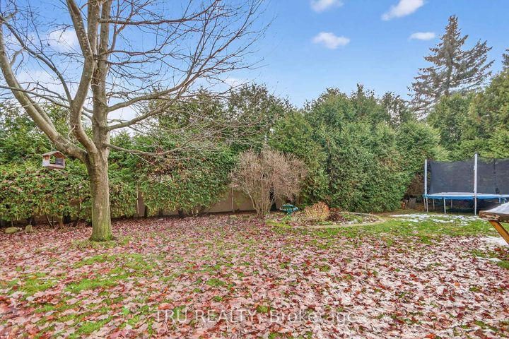 Photo 41 at 12 Apache Crescent, Nepean (City View/Skyline/Fisher Heights/Parkwood Hills), Ottawa