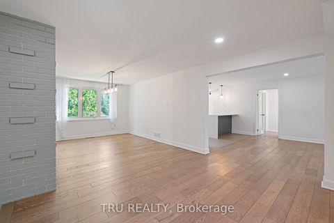 Photo 5 at 12 Apache Crescent, Nepean (City View/Skyline/Fisher Heights/Parkwood Hills), Ottawa