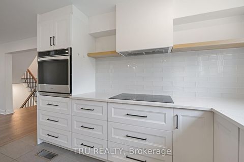 Photo 15 at 12 Apache Crescent, Nepean (City View/Skyline/Fisher Heights/Parkwood Hills), Ottawa