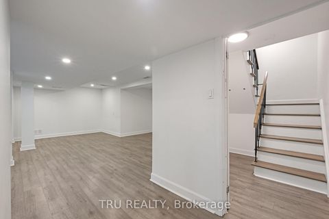 Photo 35 at 12 Apache Crescent, Nepean (City View/Skyline/Fisher Heights/Parkwood Hills), Ottawa